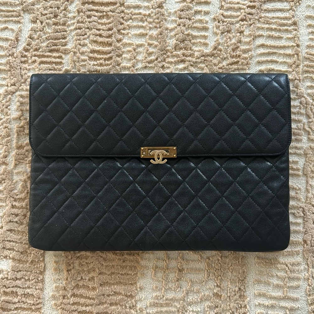 Chanel quilted leather pouch/portfolio in black